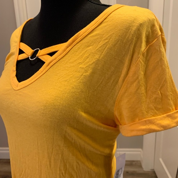 NO BOUNDARIES | Yellow Short Sleeve Blouse - Picture 8 of 10